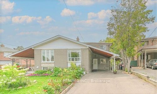 35 Faulkner Cres, North York, ON, M9M2B9 | Card Image