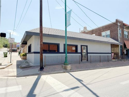 220 N Oak Ave, Mineral Wells, TX, 76067-4947 | Card Image