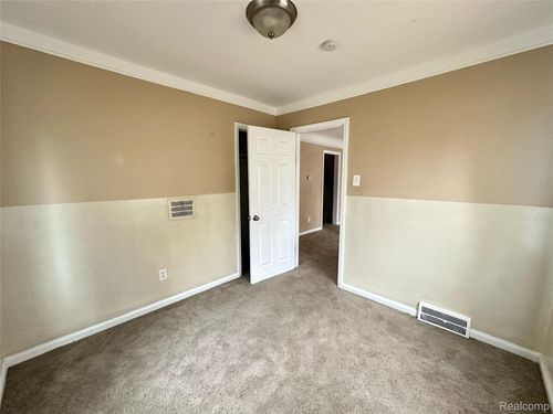 20561 Pelkey St, Detroit, MI, 48205-1104 | Card Image