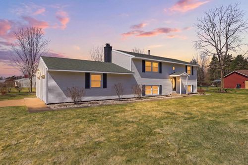 1561 Ojibwa Ln, PLOVER, WI, 54467-2510 | Card Image