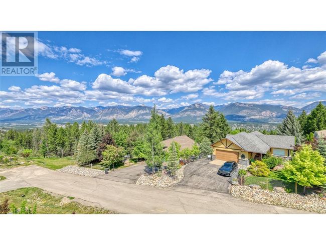 1910 Pineridge Dr, House other with 5 bedrooms, 3 bathrooms and 23 parking in Invermere BC | Image 15