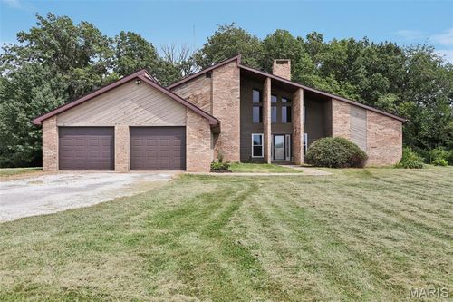19414 E Frontage Rd, Raymond, IL, 62560-5062 | Card Image