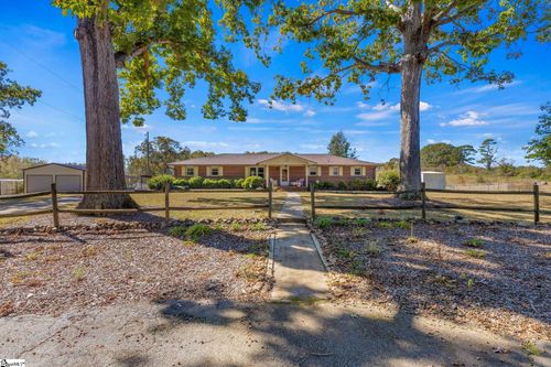 232 Strawberry Rd, Anderson, SC, 29626-5946 | Card Image
