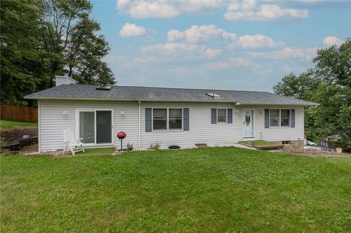 37 Green Oak Dr, Coraopolis, PA, 15108-3895 | Card Image