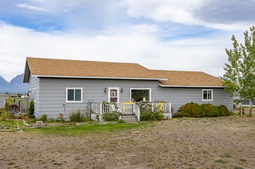 877 Oil Well Rd, Corvallis, MT, 59828-9490 | Card Image