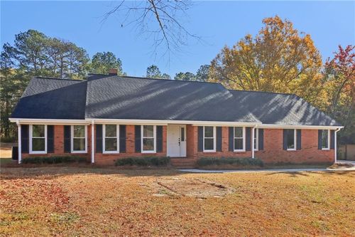 135 Willow Lake Ln, Sharpsburg, GA, 30277-1914 | Card Image