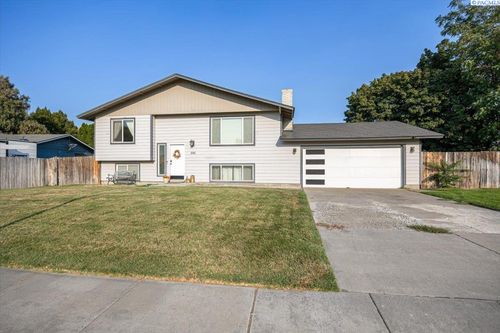 305 S Cleveland St, Kennewick, WA, 99336-2050 | Card Image