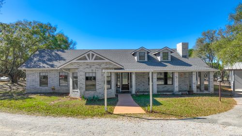 713 Lake Forest Rd, Pipe Creek, TX, 78063-5918 | Card Image