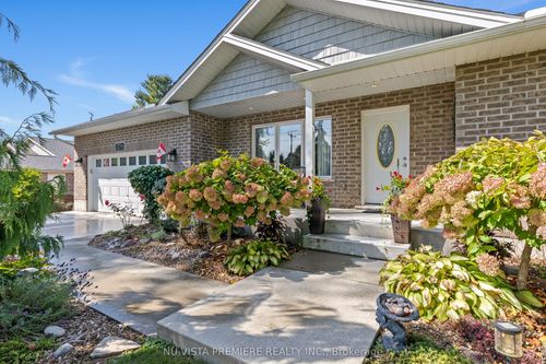 {{alt}} | Card Image