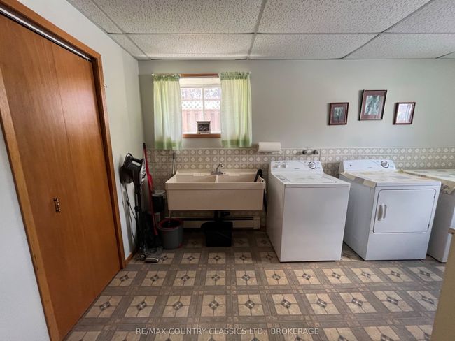 35 Clement St, House other with 4 bedrooms, 2 bathrooms and 7 parking in Addington Highlands ON | Image 35