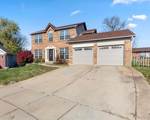11329 Brierhall Cir, Maryland Heights, MO, 63043-5002 | Card Image