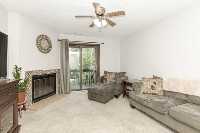 APT-20 - 109 Urban St, Home with 2 bedrooms, 1 bathrooms and 1 parking in Bloomington IL | Image 9