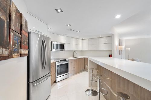 apt-412-600 Parkview Dr, Hallandale Beach, FL, 33009-2970 | Card Image