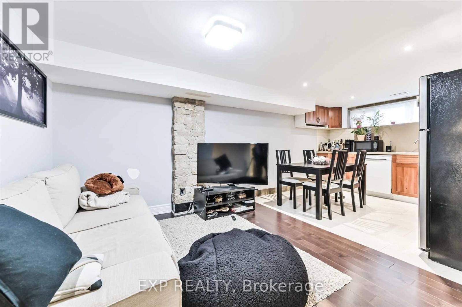 Residential in Toronto (Brookhaven-Amesbury) 4