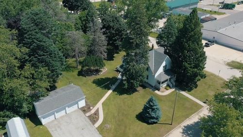 200 9th St, Charles City, IA, 50616-3707 | Card Image