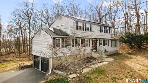 31 Coach Dr, North Haven, CT, 06473-1512 | Card Image
