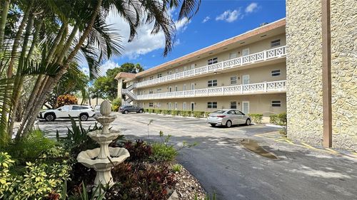 606-5103 Nw 35th St, Lauderdale Lakes, FL, 33319-5211 | Card Image