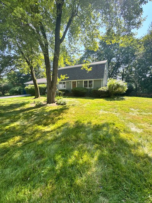 8 Juniper Rd, Windsor, CT, 06095-1853 | Card Image