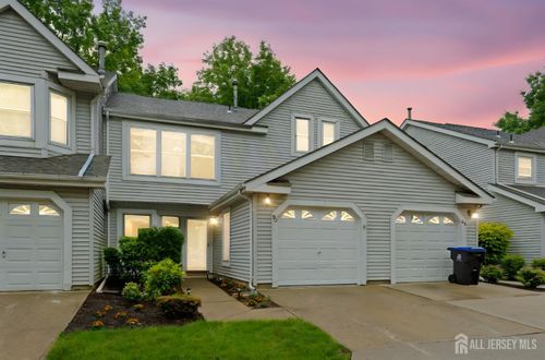 90 Van Liew Ct, East Brunswick, NJ, 08816-5695 | Card Image