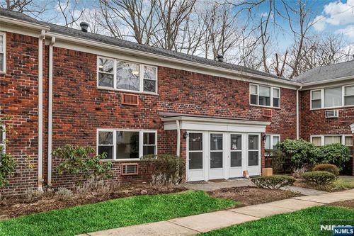 121 Regency Park, Ramsey, NJ, 07446 | Card Image