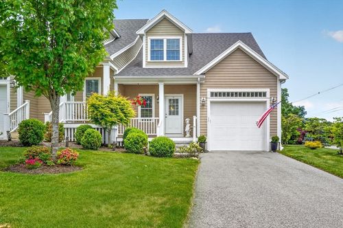 11-11 Reynolds Farm Way, Westwood, MA, 02090-1243 | Card Image