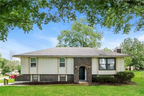 408 Sw Sandstone Dr, Blue Springs, MO, 64014-4553 | Card Image