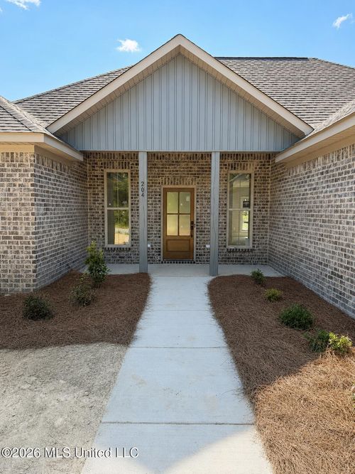 215 Vernon Jones Ave, Brandon, MS, 39047-8750 | Card Image