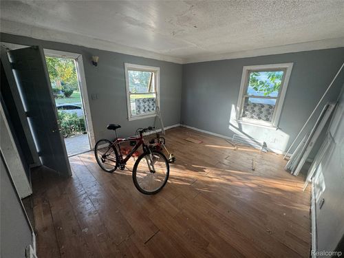 7666 Penrod St, Detroit, MI, 48228-3458 | Card Image