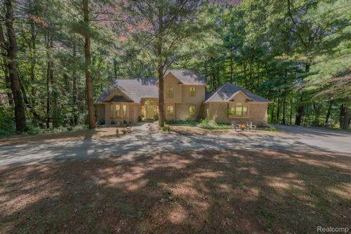 573 Nakomis Trl, Lake Orion, MI, 48362-1263 | Card Image