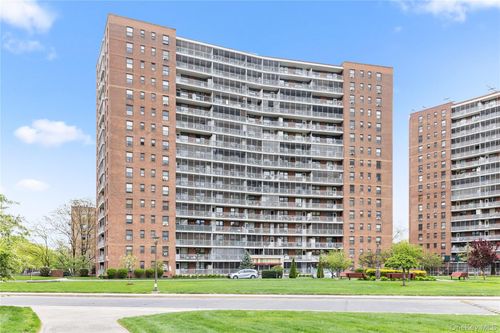 12m-61-35 98th Street, New York, NY, 11374 | Card Image