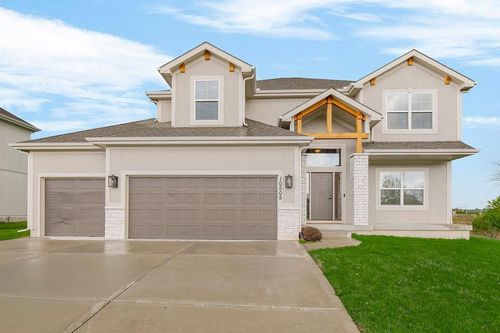 10505 N Flora Ave, Kansas City, MO, 64155-2741 | Card Image