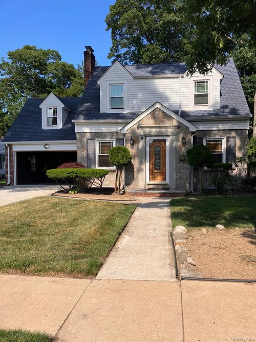 12 Maryland Ave, Hempstead, NY, 11550-3412 | Card Image