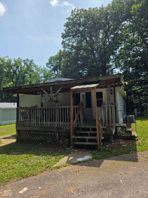 3955 Deer Ct, Columbus, IN, 47201-9075 | Card Image