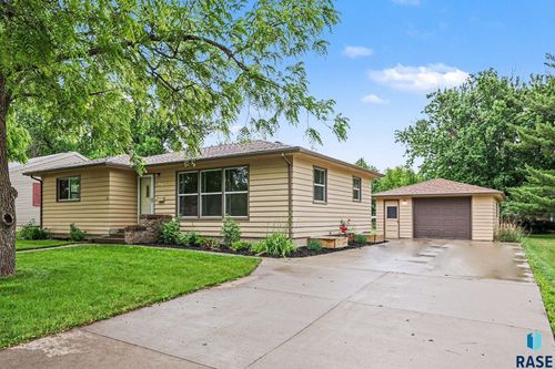 712 N Summit Ave Avenue, Madison, SD, 57042 | Card Image