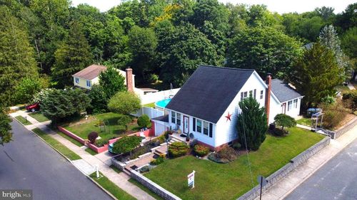 152 E 7th St, BURLINGTON, NJ, 08016-3331 | Card Image