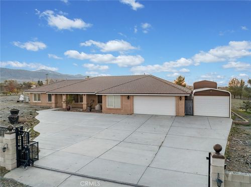 12326 Silver Rock Rd, Pinon Hills, CA, 92372 | Card Image