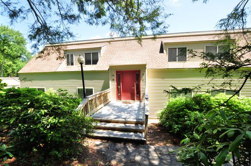 9-9 Carriage Dr, Simsbury, CT, 06070-2166 | Card Image