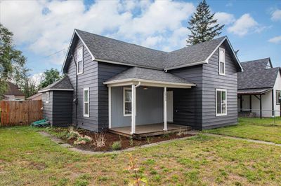 2932 E Sanson Ave, Home with 3 bedrooms, 2 bathrooms and null parking in Spokane WA | Image 2