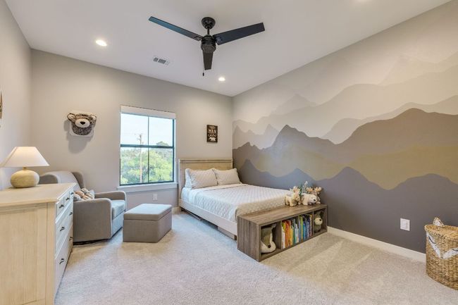 Two of the secondary rooms are bathed in natural light and share an adjoining bathroom. | Image 32