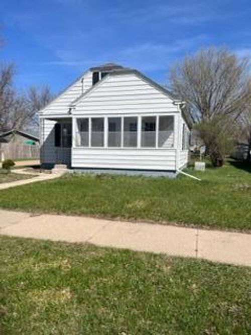 102 8th St, Windom, MN, 56101-1700 | Card Image