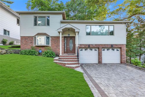 90 Virginia Dr, Manhasset, NY, 11030-2244 | Card Image