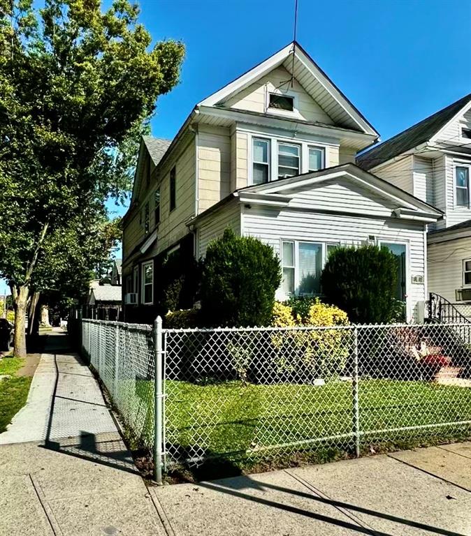 124th St, Kew Gardens, NY 11415