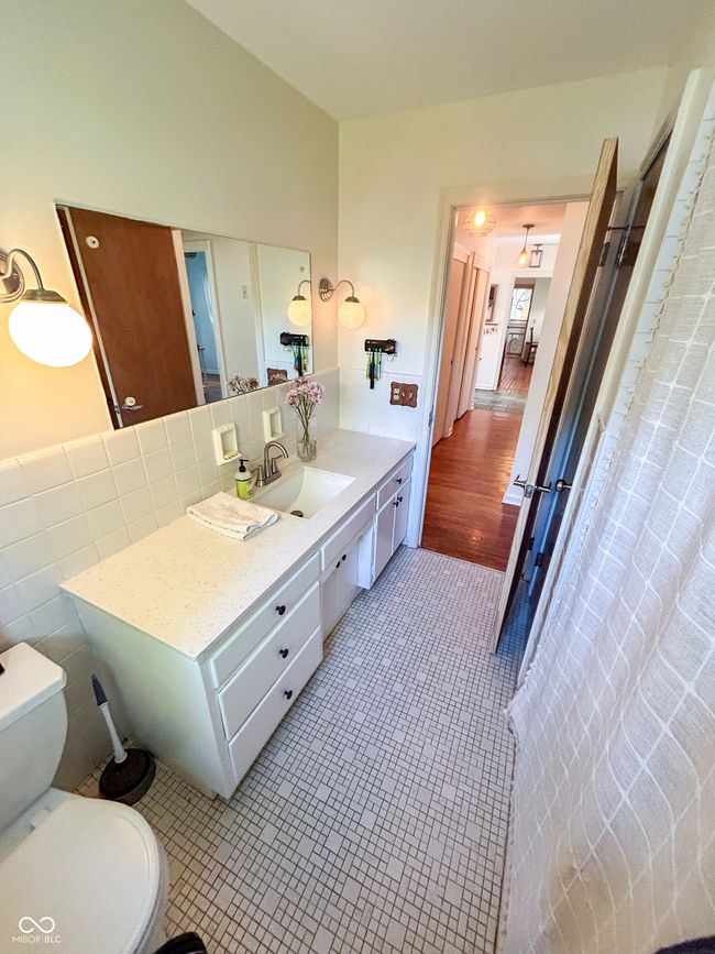 Full bathroom with ceramic tile and stone vanity top | Image 19