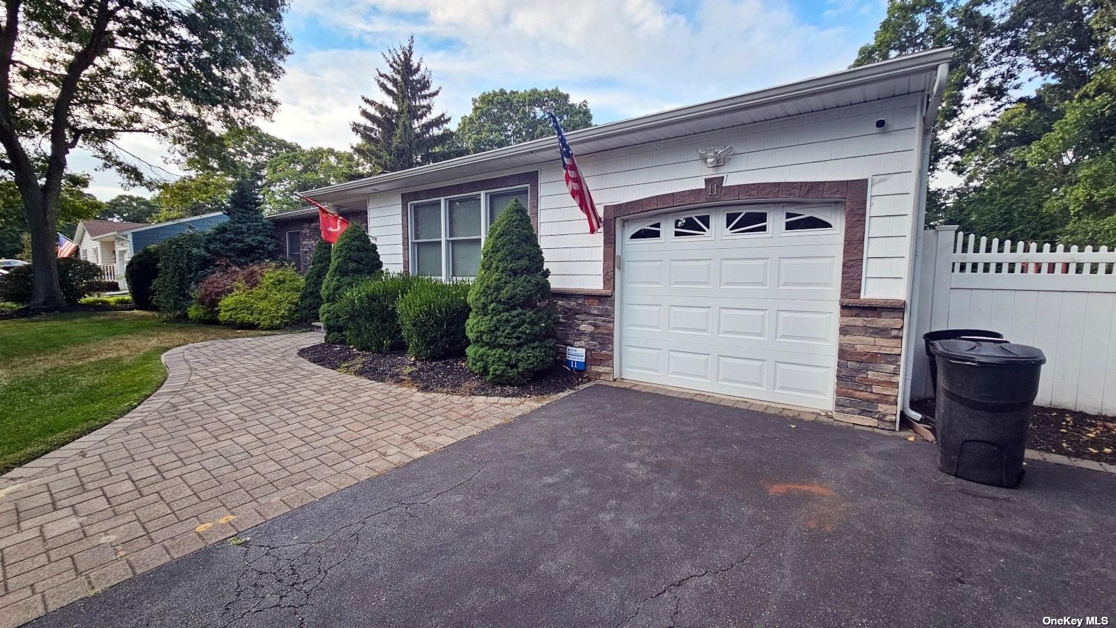 Loebel St, Selden, NY 11784
