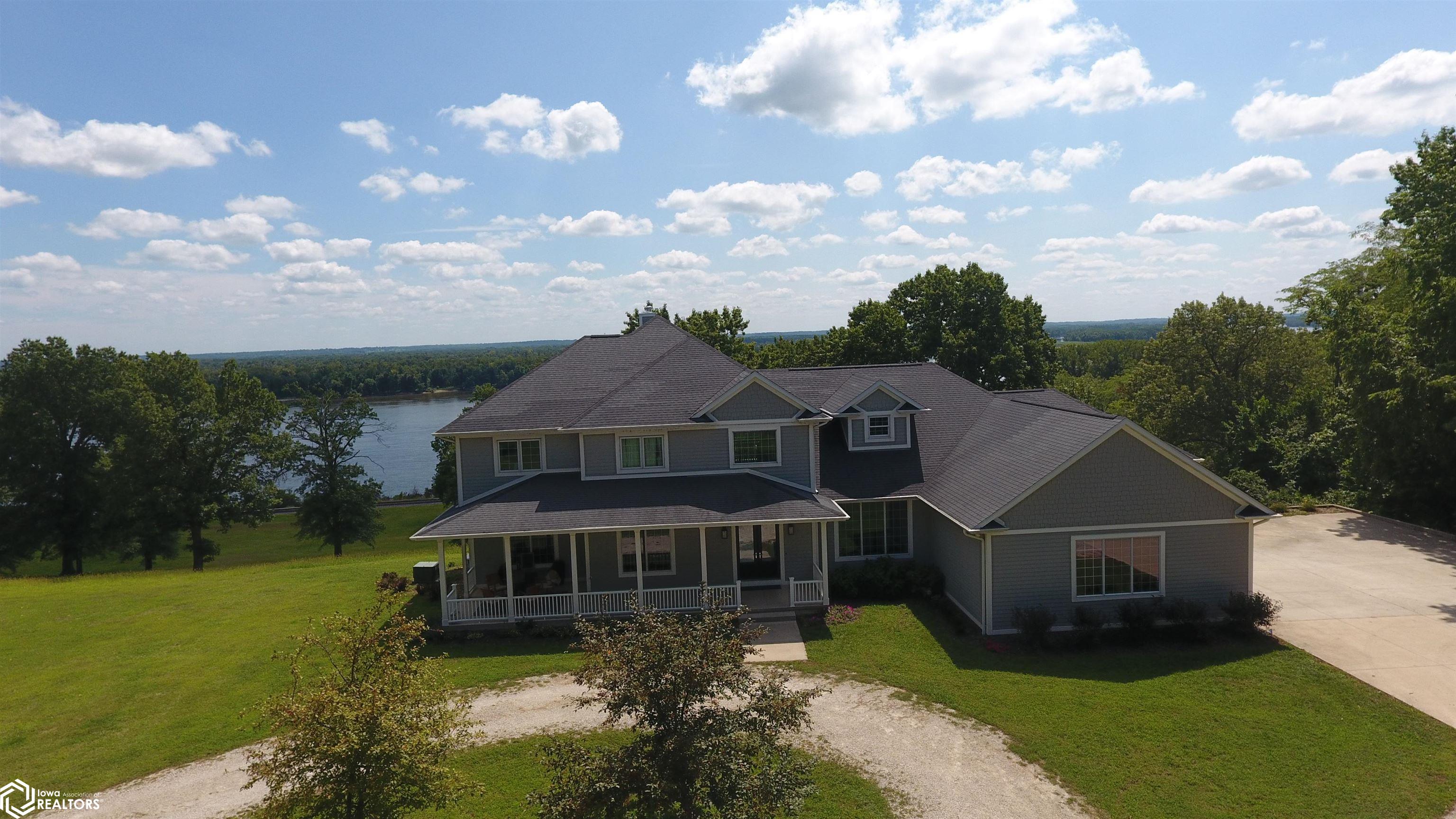 Ferres Ln, Burlington, IA 52601