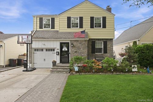 79 Raff Ave, Floral Park, NY, 11001-3624 | Card Image