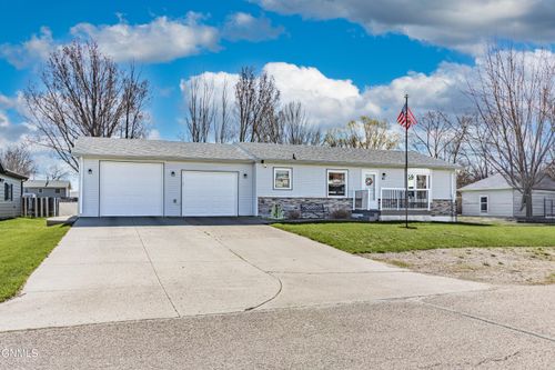 81 Benteen Dr, Lincoln, ND, 58504-9137 | Card Image