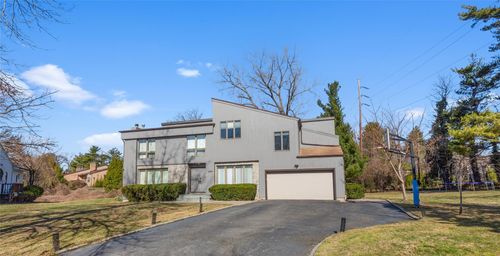 600 Oakridge Ln, Albertson, NY, 11507-1530 | Card Image
