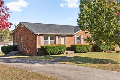 395 Sandlewood Dr, House other with 3 bedrooms, 2 bathrooms and 6 parking in Clarksville TN | Image 3