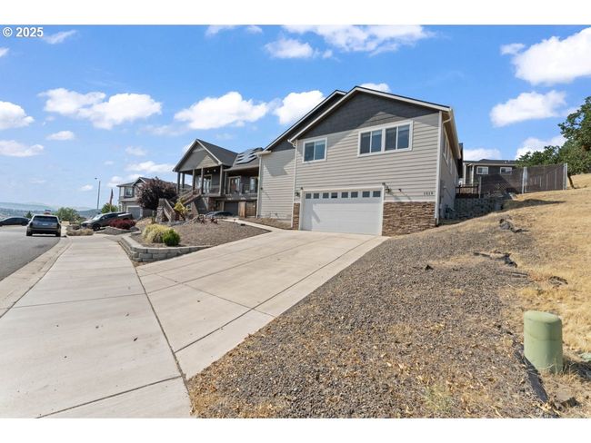 1019 Azure Way, House other with 3 bedrooms, 2 bathrooms and 2 parking in Eagle Point OR | Image 47